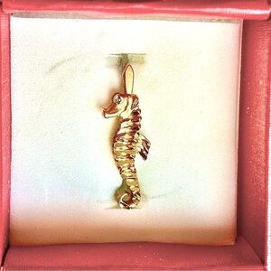14k yellow gold seahorse charm/pendant
